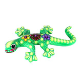 Wunderschöne Talavera Eidechse - Gecko aus handbemaltem Ton von indigenen Kunsthandwerkern aus Nayarit Farbe: grün, Schwanz rechts