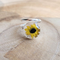 Ring rund, Sonnenblume, Silberring (.925er) Ring verstellbar, mit echter Blüte, Harz