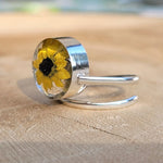 Ring rund, Sonnenblume, Silberring (.925er) Ring verstellbar, mit echter Blüte, Harz