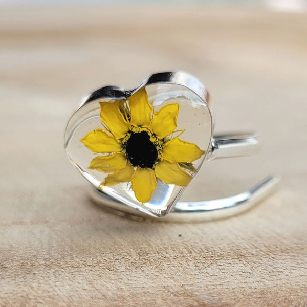 Ring herzförmig, Sonnenblume, Silberring (.925er) Ring verstellbar, mit echter Blüte, Harz