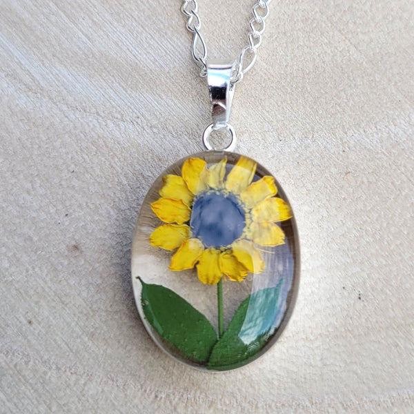 Kette mit ovalem Anhänger, Sonnenblume, Silberschmuck (.925er), 45cm, mit echter Blüte/Blume, Harz