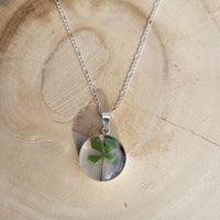 Kette mit rundem Anhänger, Kleeblatt, Silberschmuck (.925er), 45cm, mit echter Blüte/Blume, Harz